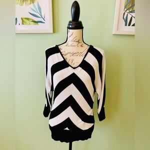 Women’s Black and White Chevron Top Size Small